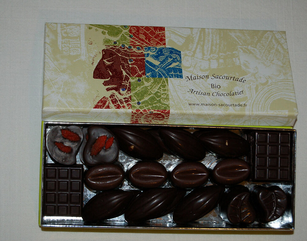 Ballotin Noir 71% : (baies de Goji, Noisettes, Amandes)